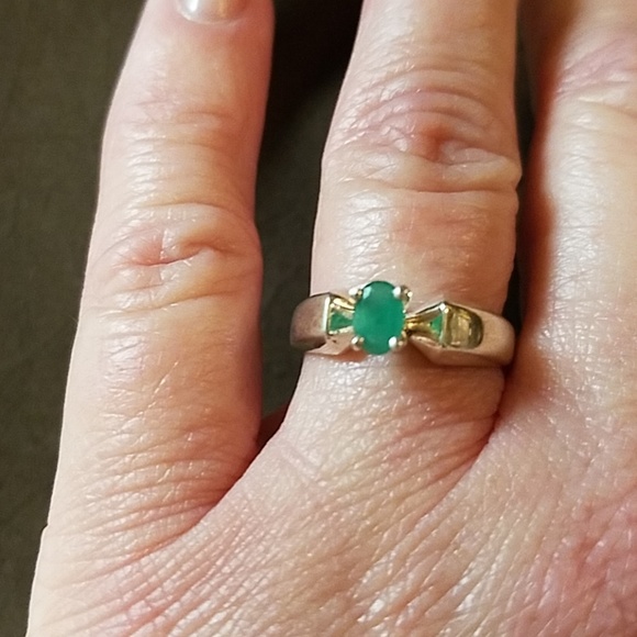 Jewelry - 🏵Genuine Emerald Ring🏵